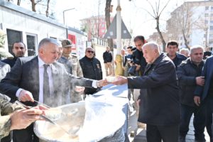 Vali Ersin Yazıcı’nın Katılımıyla Şehitlerimizin Anısına Aşure Dağıtımı